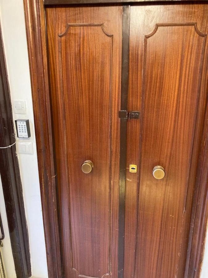 A Casa Di Nonna Ida, Nel Cuore Pulsante Di Napoli Exterior photo