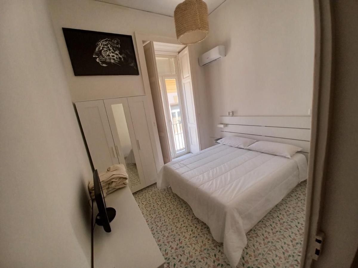 A Casa Di Nonna Ida, Nel Cuore Pulsante Di Napoli Exterior photo